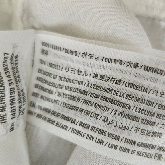 Abercrombie & Fitch | NWT White Button Down - Picture 4 of 6